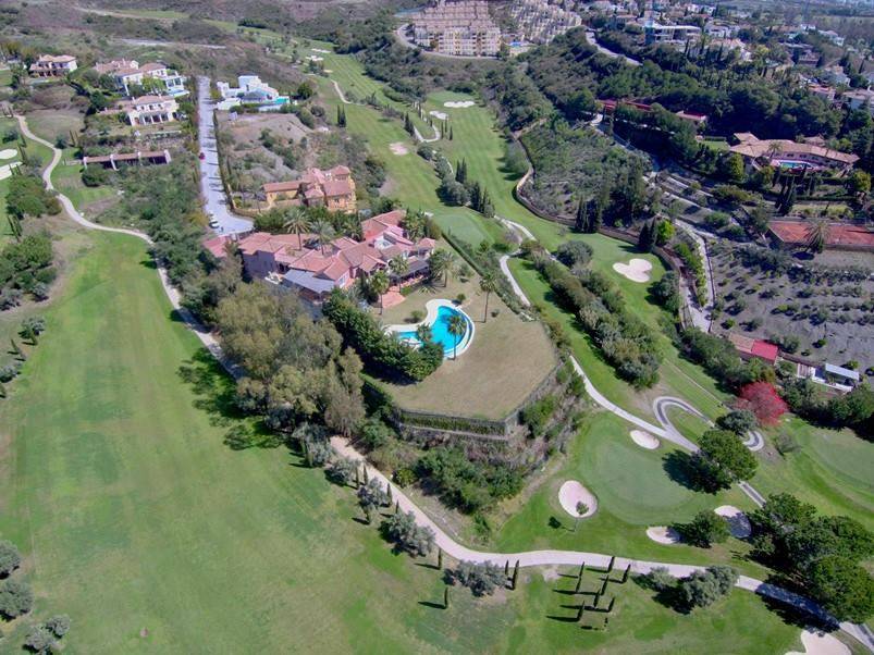 ¿Tu casa está en una pendiente? Aquí es donde un muro de contención marca la diferencia